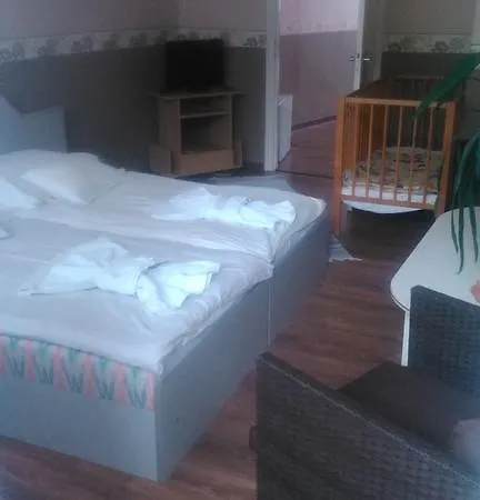 Hotel Dombovar Otel