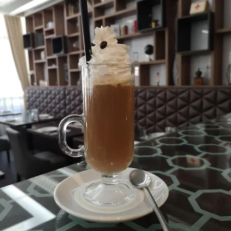 Hotel Dombovar מלון